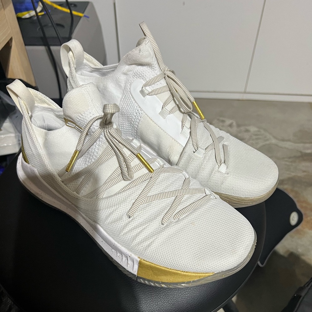 Under Amour Steph Curry 5 men’s basketball shoes size 10